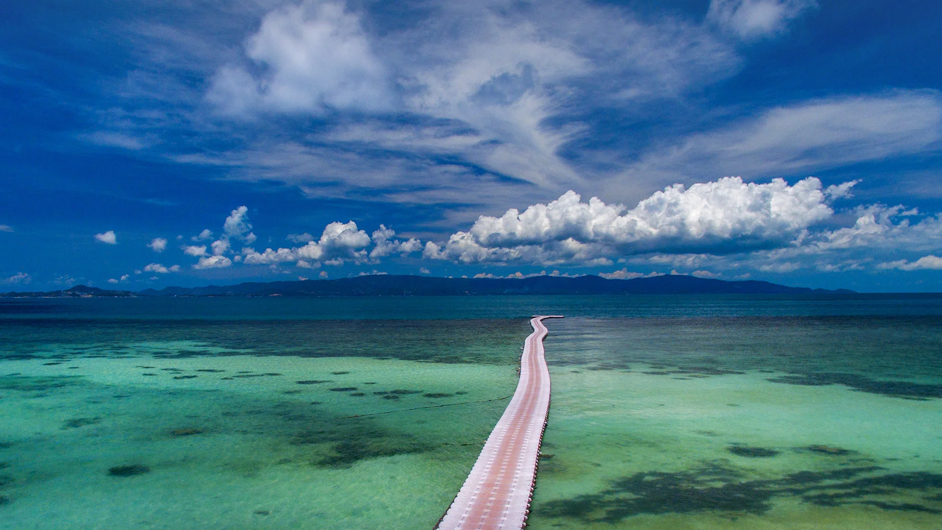 Ko Pha Ngan, Thailand A pontoon bridge off the coast