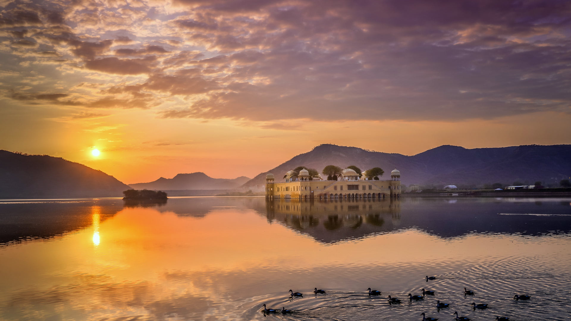 Jal Mahal palace in Jaipur, India