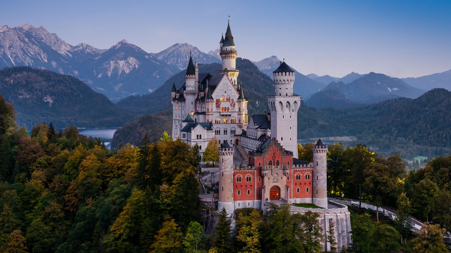 Neuschwanstein Castle in Bavaria, Germany : Wallpaper Windows 10