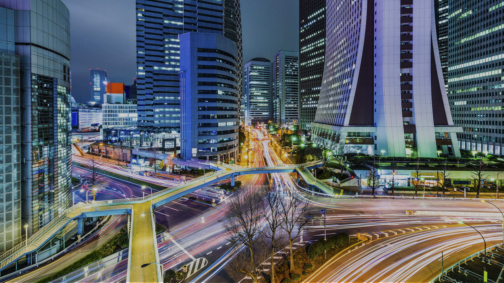 the-nishi-shinjuku-district-in-tokyo-japan-windows-spotlight-image