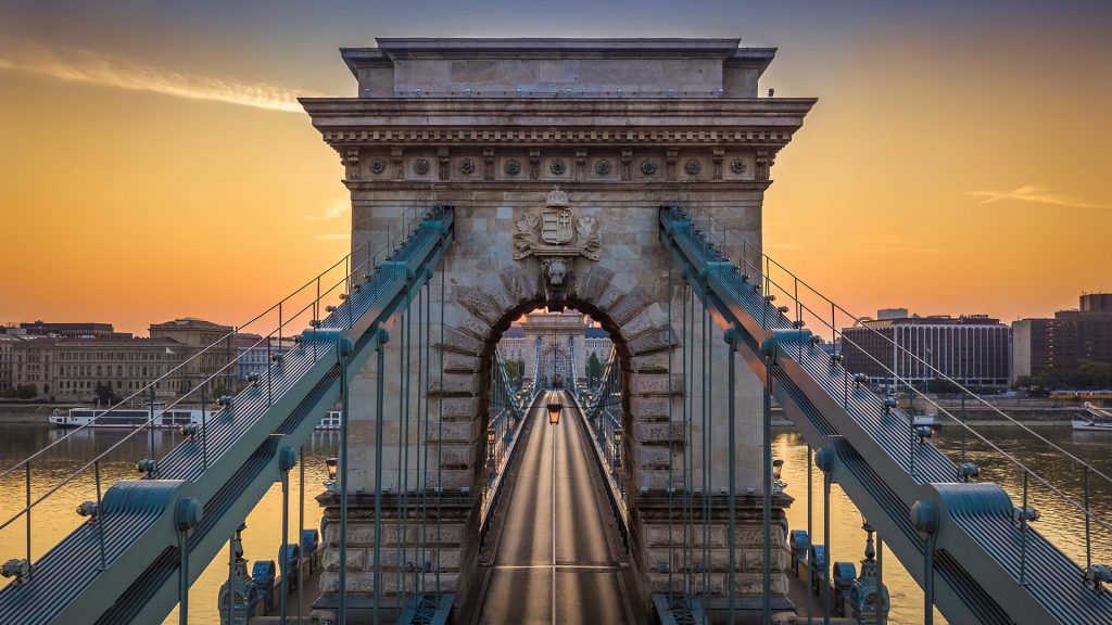 Windows 10 Lock Screen / Spotlight Image szechenyi chain bridge